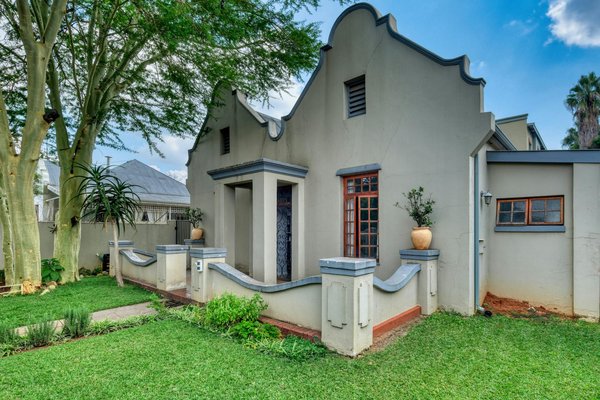 Guide Essentiel pour Préserver vos Tableaux Précieux lors d"un Déménagement