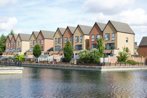 Affiches vintage à nice : 10 designs incontournables à découvrir !