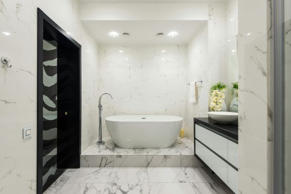 Rénover sa salle de bain soi-même : et si tout partait de la baignoire ?