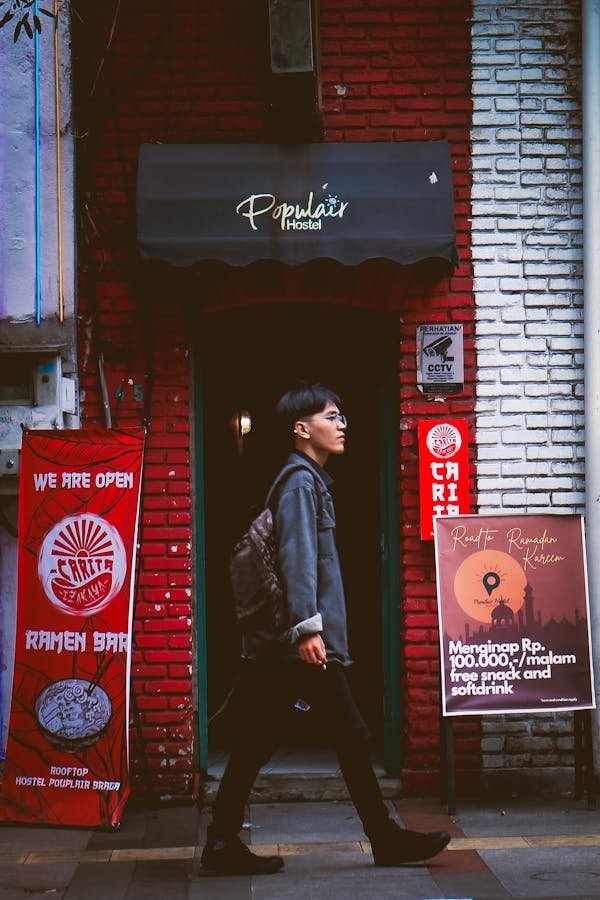 Affiche nice : explorez un monde de designs vintage captivants !